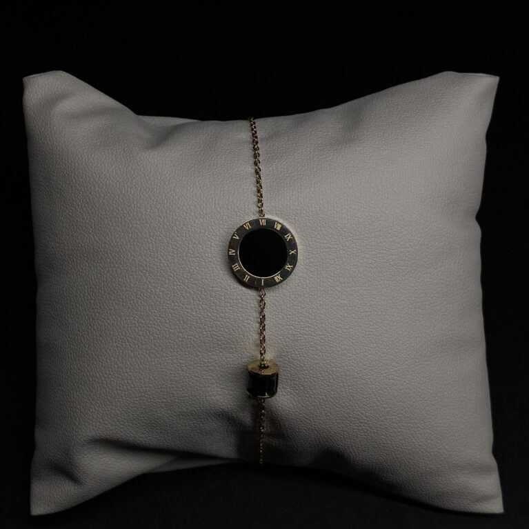 Bracelet médaillon chiffres romains noir